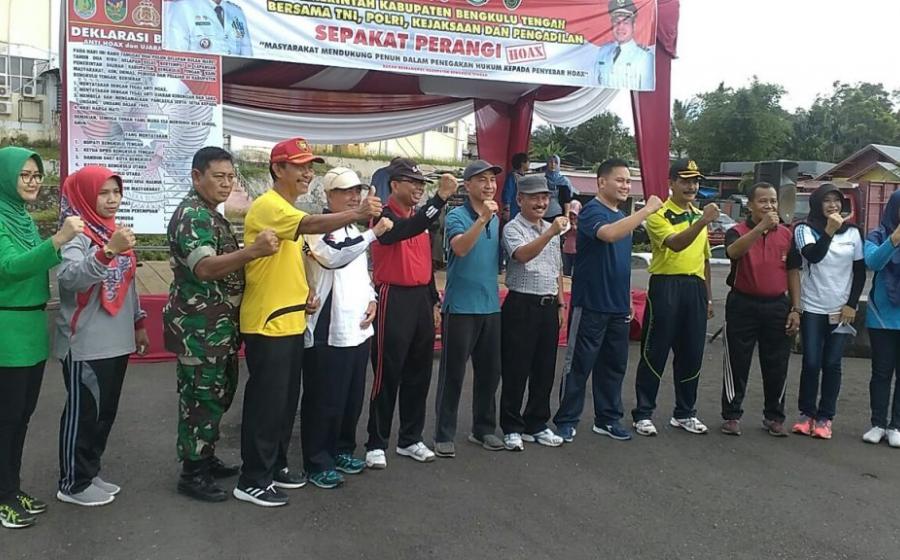 foto bersama deklarasi anti hoax