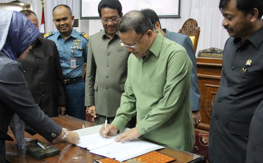  Raperda Pertanggungjawaban Pelaksanaan APBD Provinsi Bengkulu Tahun Anggaran 2017 ditetapkan menjadi Perda