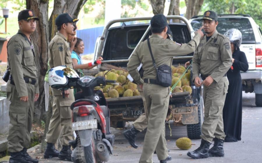 Satpol PP Kota Bengkulu Tertibkan 4 Titik Pedagang Durian
