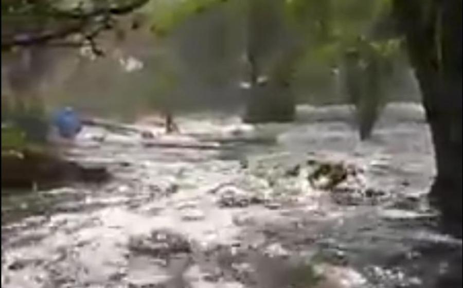 Kaur Diterjang Gelombang Tinggi