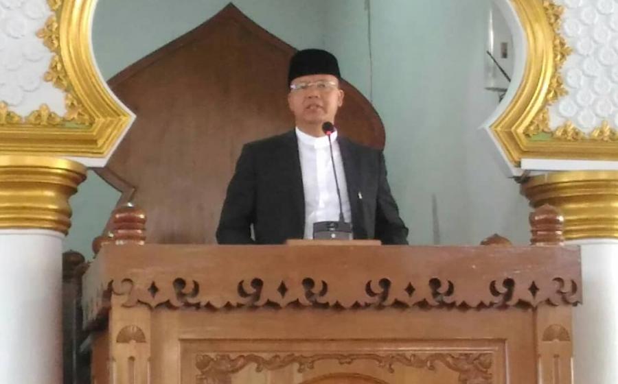  Gubernur Bengkulu, H. Rohidin Mersyah mengisi Khutbah Jum'at di Masjid Raya Baitul Izzah