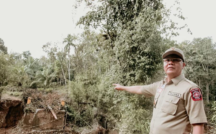 gubernur bengkulu tinjau jembatan rusak