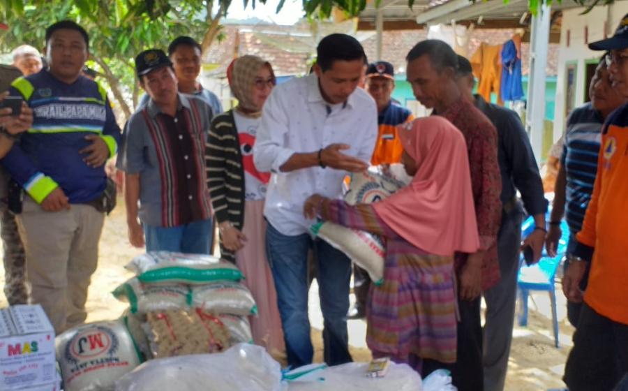 bupati kaur serahkan bantuan bencana alam
