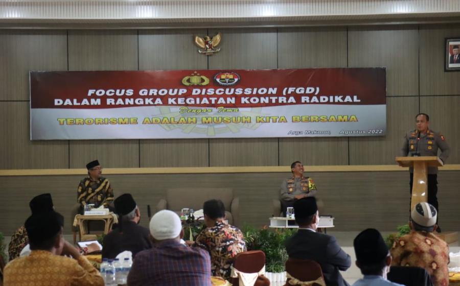Tim Divisi Humas (Divhumas) Polri yang diketuai AKBP. Gatot Hendro Hartono, S.E., M.Si bersama Nasir Abas menjadi narasumber dalam kegiatan Focus Group Discusion (FGD) di Polres Bengkulu Utara, Rabu (24/8/2022) siang.