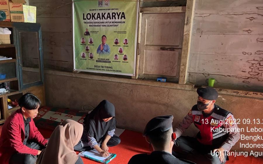 Sambang Warga, Bhabinkamtibmas Polres Kaur Himbau Prokes dan Vaksinasi