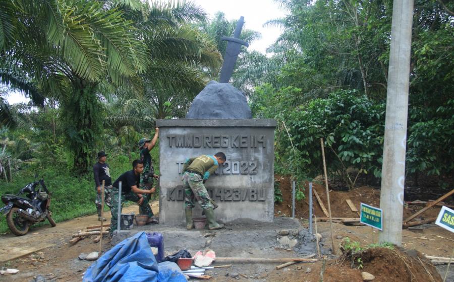 Hari Ini Pengerjaan Tugu TMMD Terus Dikebut