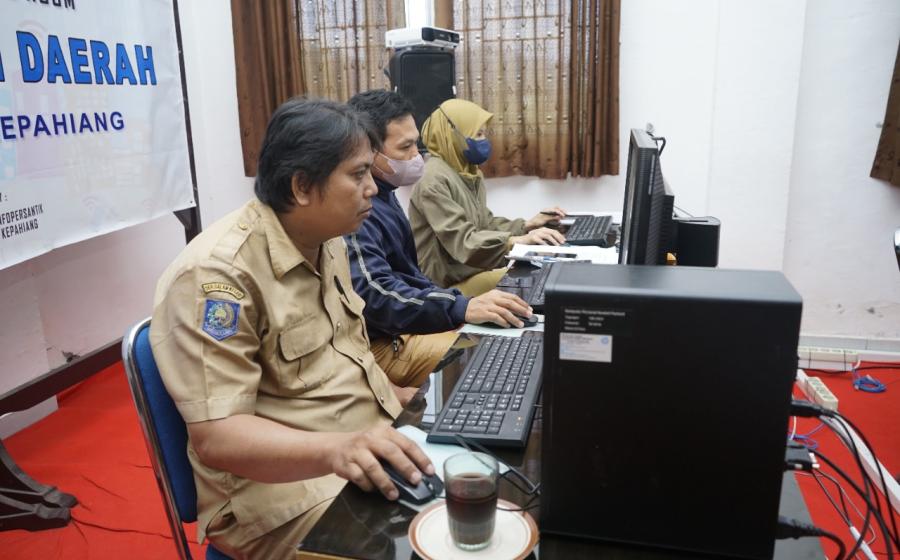  Dinas Komunikasi Informatika Persandian dan Statistik Kabupaten Kepahiang memfasilitasi penyelenggaraan ujian kompetensi penyuluh pertanian secara daring (online), Senin (15/08/22). Adapun peserta ujian kompetensi ini diikuti oleh 3 orang peserta dengan jenjang penyuluh muda dan penyuluh madya.