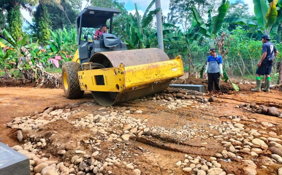 Progres Peningkatan Jalan TMMD 114 Kodim 0423/BU Terus Di Kejar