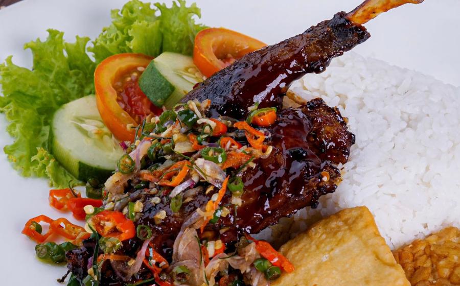  Bebek Sambal Matah, HOTEL SANTIKA