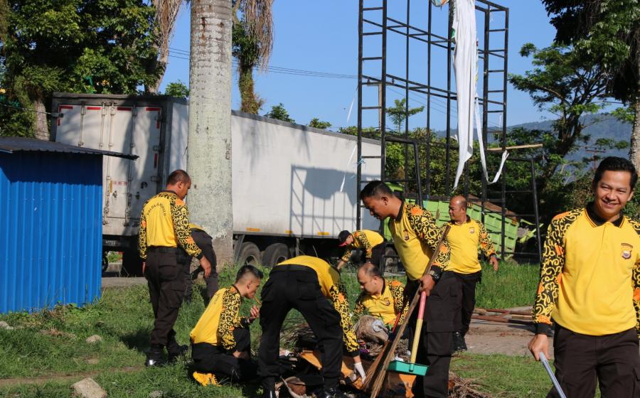 Peduli Lingkungan, Polres Rejang Lebong Melaksanakan Kebersihan Mako  Ciptakan Lingkungan yang Bersih dan Sehat