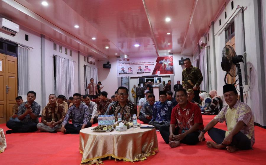Dalam Rangka Hut Bhayangkara Ke - 77, Polres Mukomuko Gelar Nonton Bareng "Wayang Kulit"