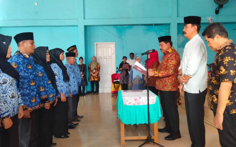 Awali Tahun Ajaran Baru, Bupati BU Lantik 13 Kepala Sekolah SD dan SMP