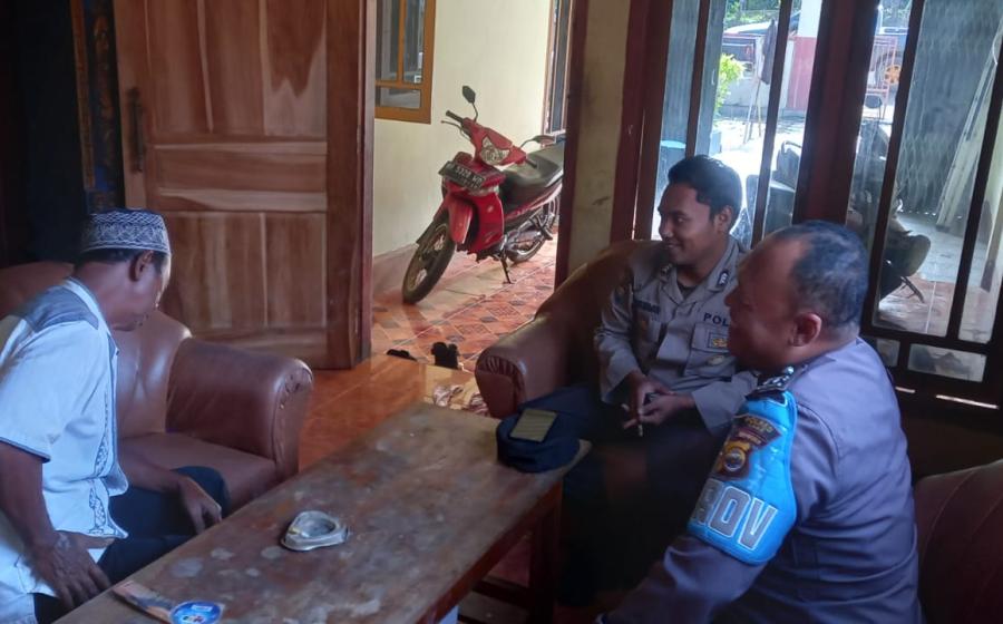 Bhabikamtibmas Polsek Maje Sambangi Tomas, Sampaikan Imbauan Kamtibmas 