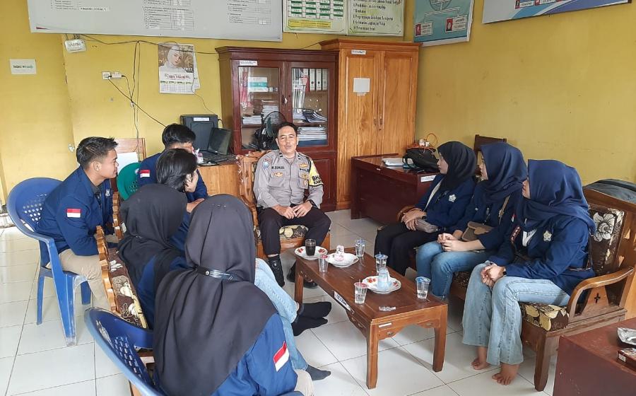 Jumat Curhat Bhabinkamtibmas, Mahasiswa Minta Dukungan dan Kelancaran Selama Kegiatan KKN di desa