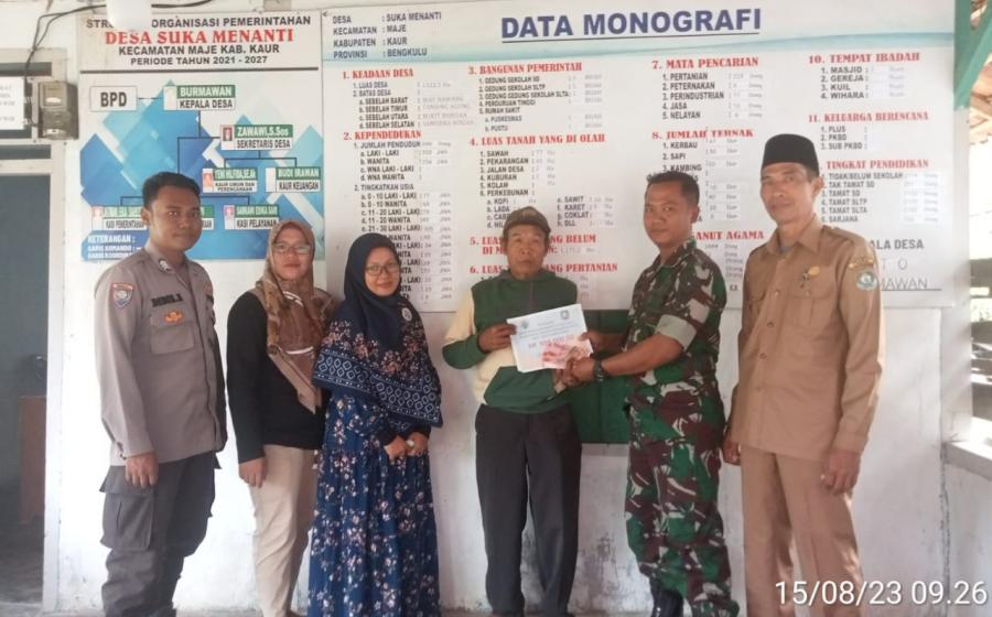 Bhabinkamtibmas Polsek Maje, Monitoring Pembagian BLT-DD Tahap III di Desa Suka Menanti 