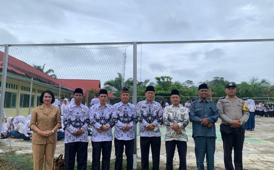 Bhabinkamtibams Hadiri Peringatan HUT PGRI ke-78 dan Hari Guru Nasional