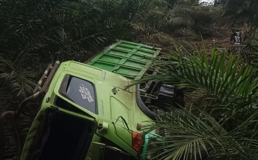 Truk Masuk Jurang di Bintunan Bengkulu Utara, Piket Lantas Polres BU Siaga di Lokasi