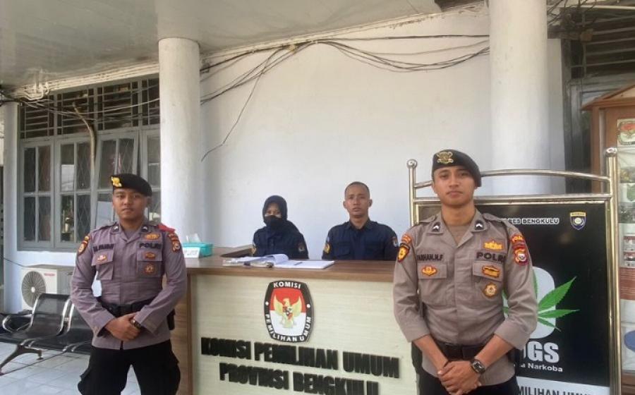 Polda Bengkulu Lakukan Pengamanan di Kantor KPU Provinsi dalam Rangka Ops Mantap Brata Nala 2023
