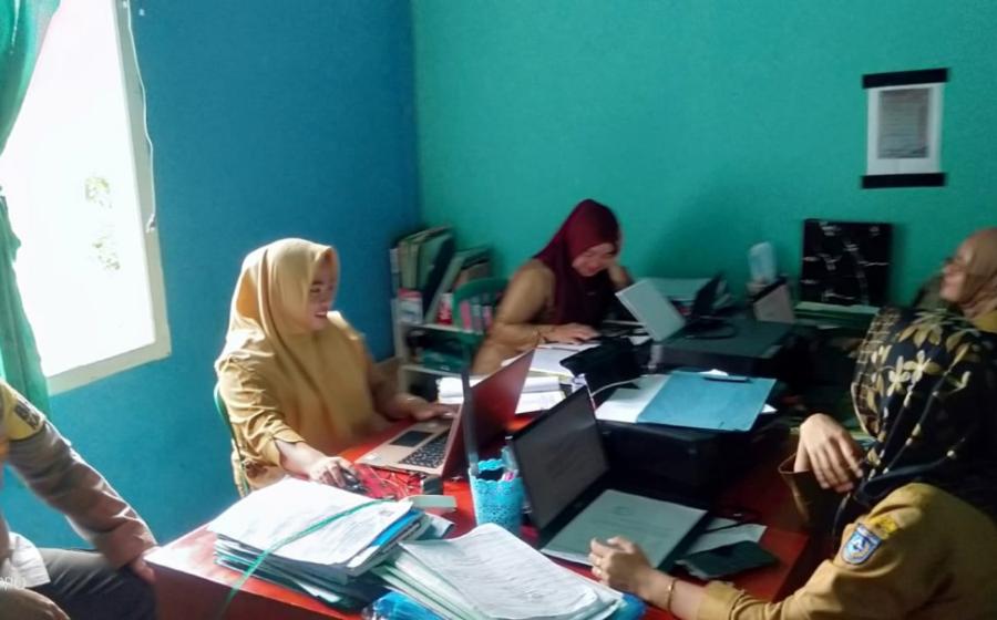 Lewat Cooling System, Bhabinkamtibmas Polsek Ketahun Hadir Ditengah Perangkat Desa