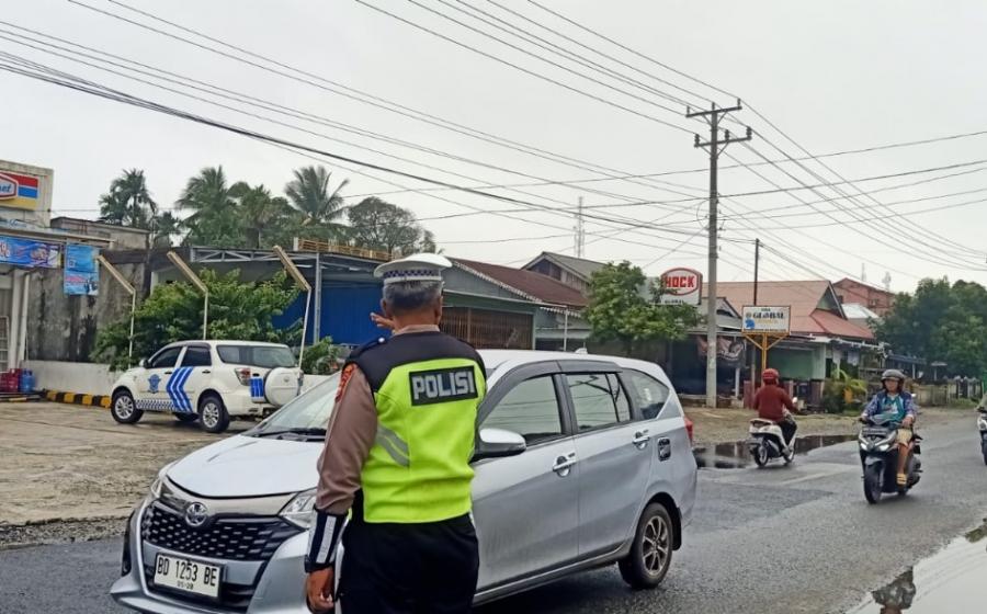 Bentuk Pelayanan Kepada Masyarakat Guna Mewujudkan Kamseltibcar Lantas, Sat Lantas Polres Kaur Gatur Lalin Pagi Hari