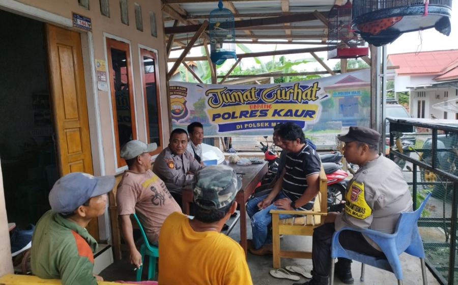 Dengarkan Keluhan Masyarakat Desa Linau, Polsek Maje Gelar Jumat Curhat 