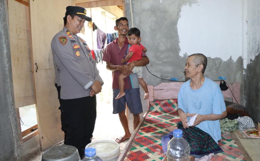 Cooling System Jelang Pemilu 2024, Polres Mukomuko Beri Bantuan Kepada Warga Kurang Mampu