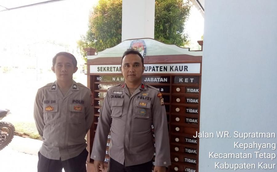 Tingkatkan Kewaspadaan Gangguan Kamtibmas di Lingkungan KPUD, Personel OMB Polres Kaur Gelar Pengamanan