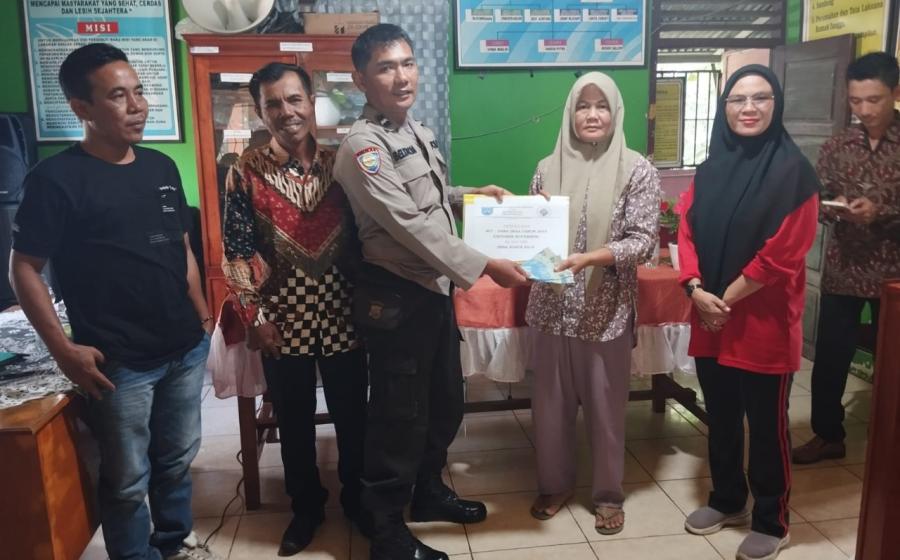 Bhabinkamtibmas Polsek Lais Hadiri Penyaluran BLT DD Dusun Raja