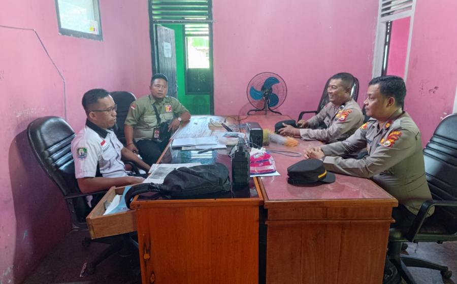 Dalam Rangka Pengawasan Kamtibmas di Wilayah Hukum Polsek Maje Patroli Sambang ke Kantor Panwascam