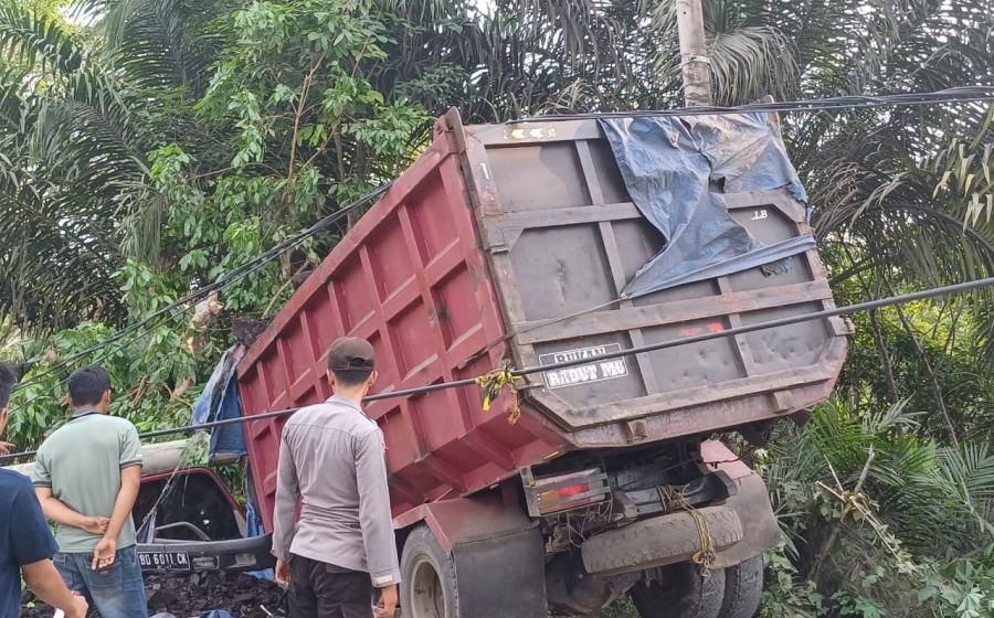 Quick Respon Polsek Batik Nau Datangi TKP Laka Lantas