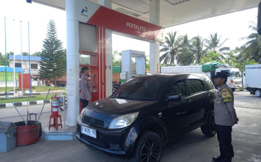 Pengawasan di SPBU, Personel Polsek Maje Cegah Kecurangan dan Pelanggaran 