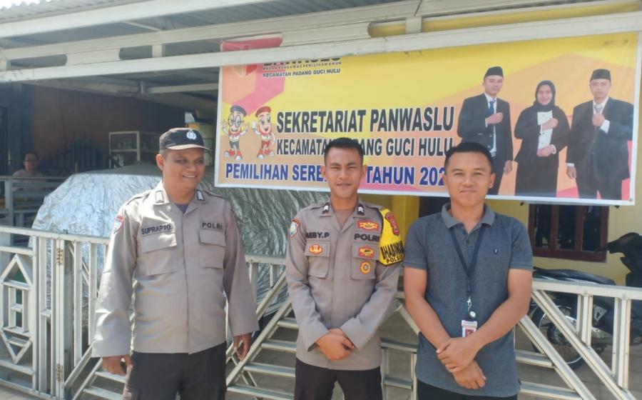 Ciptakan Sitkamtibmas Aman dan Kondusif, Polsek Padang Guci Hulu Patroli di Sekretariat Panwaslu 