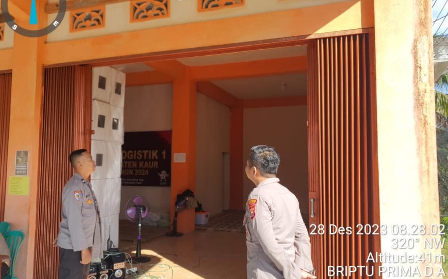 Patroli di Gudang Logistik, Personel OMB Polres Kaur Tingkatkan Sistem Pengamanan