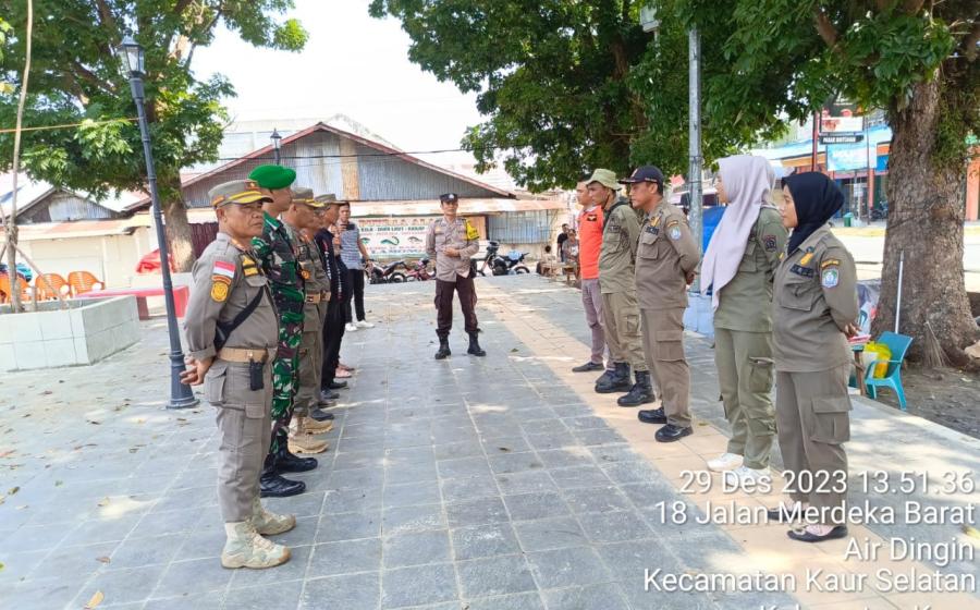 Polsek Kaur Selatan Laksanakan Pendampingan Pengamanan Penertiban Pedagang Kaki Lima di Alun-Alun