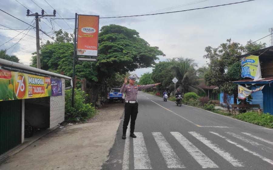 Bentuk Pelayanan di Pagi Hari, Polsek Ketahun Gatur Lalin Pagi