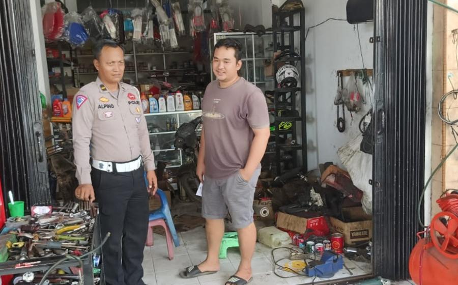 Sambangi Toko Spare Part Kendaraan, Sat Lantas Polres kaur Sampaikan Imbauan Larangan Penjualan Knalpot Brong