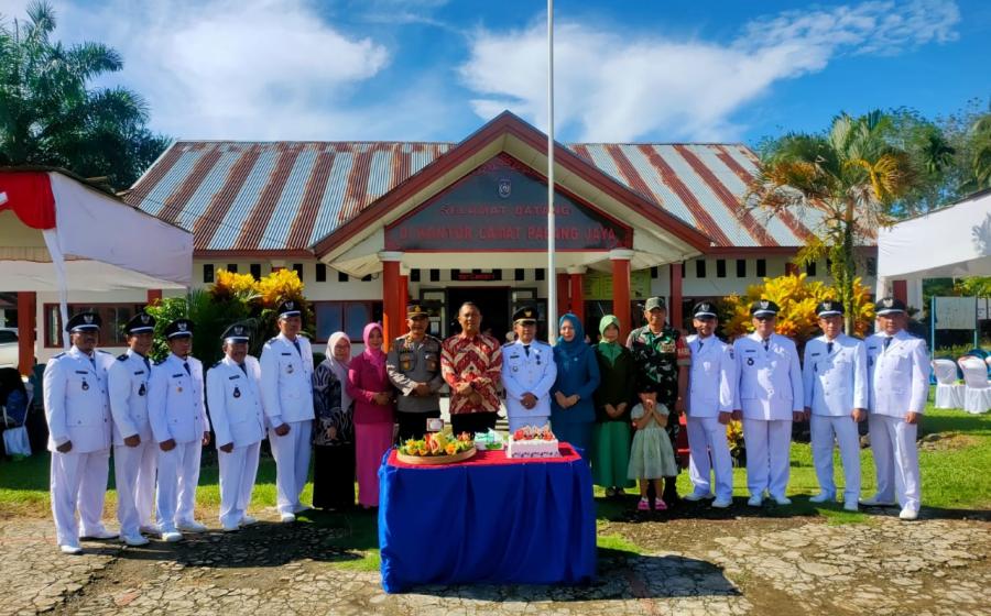 Kapolsek Padang Jaya Hadiri Upacara HUT Kecamatan Padang Jaya Ke-32 