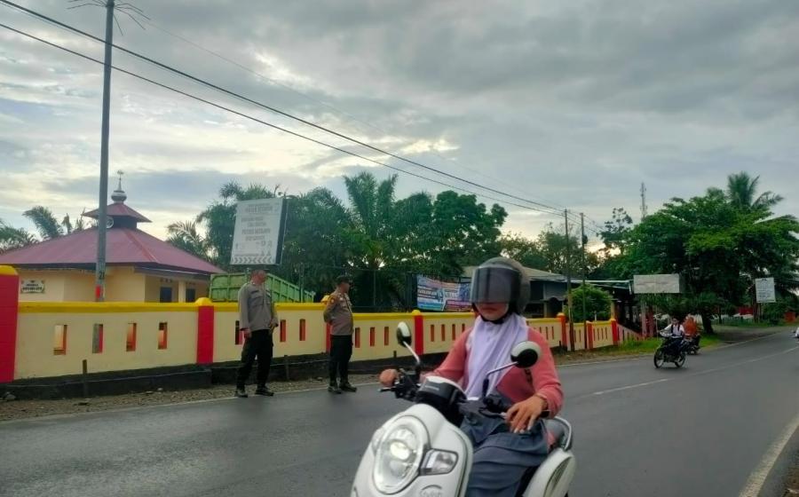 Piket SPKT Melaksanakan Commander Wish di Depan Mako Polsek Ketahun