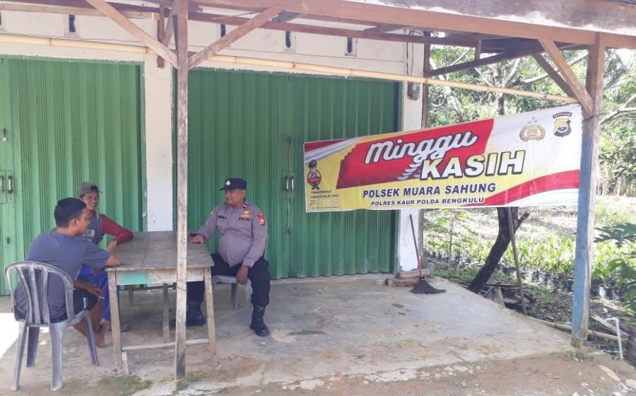 Gali Informasi Kamtibmas dan Dengarkan Keluhan Masyarakat, Bhabinkamtibmas Polsek Muara Sahung Gelar Minggu Kasih 