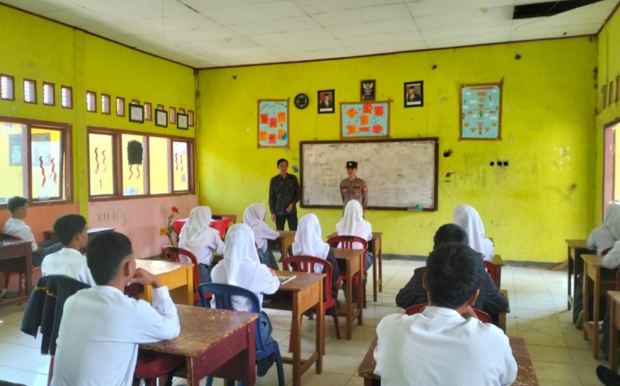 Imbau dan Sampaikan Dampak Kenakalan Remaja, Polsek Padang Guci Hulu Police Goes To School 