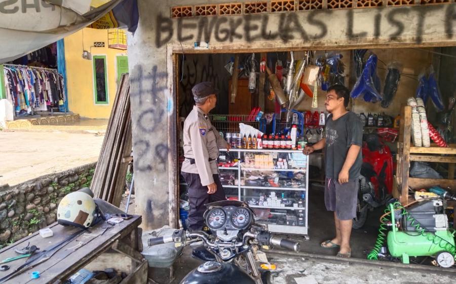 Sambangi Bengkel, Bhabinkamtibmas  Sampaikan Pesan Kamtibmas