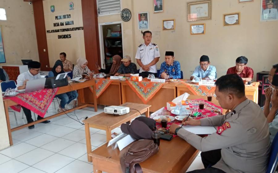 Bhabinkamtibmas Polsek Kaur Selatan Hadiri Musdessus BLT DD Desa Air Dingin 