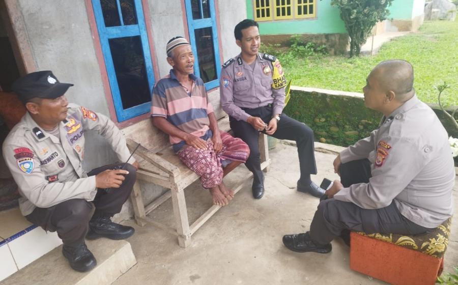 Sambangi Toko Agama di Desa Sinar Mulya, Persoel Polsek Maje Sampaikan Imbauan Kamtibmas 