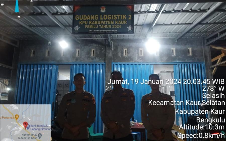 Waspada dan Peduli Lingkungan, Personel Piket Satgas Preventif OMB Polres Kaur Patroli Gudang Logistik
