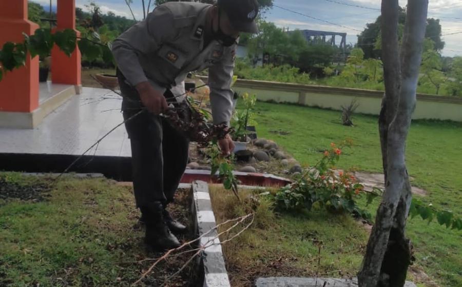 Jaga Keersihan Lingkungan, Polsek Maje Laksanakan Sabtu Lingkungan