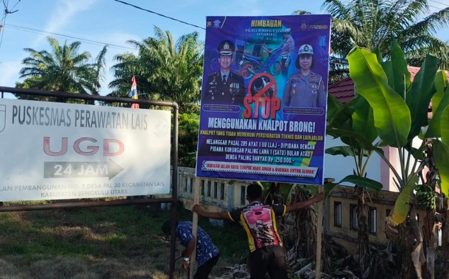 Sosialisasikan Stop Gunakan Knalpot Brong, Polsek Lais Pasang Spanduk Imbauan