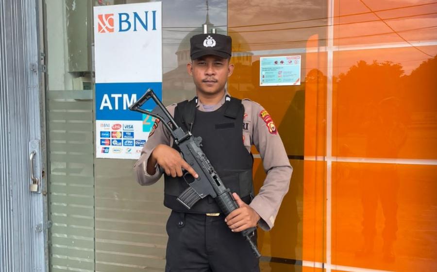 Jamin Keamanan dan Kelancaran Bertransaksi, Anggota Sat Samapta Laksanakan Pengamanan Obvit di Bank BNI