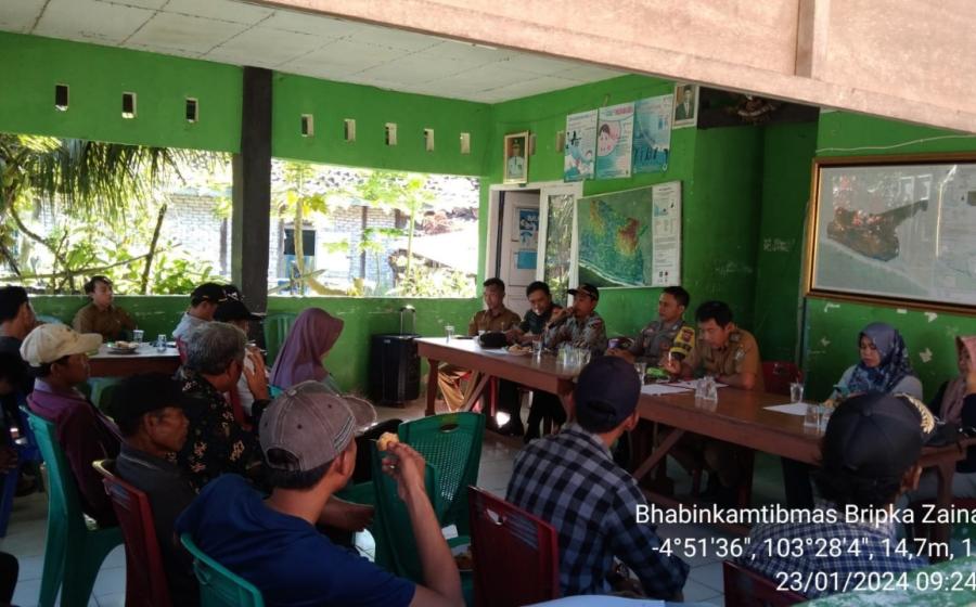 Bhabinkamtibmas Polsek Maje Monitoring Musrenbangdes RKPDes 2024 Desa Tanjung Baru 