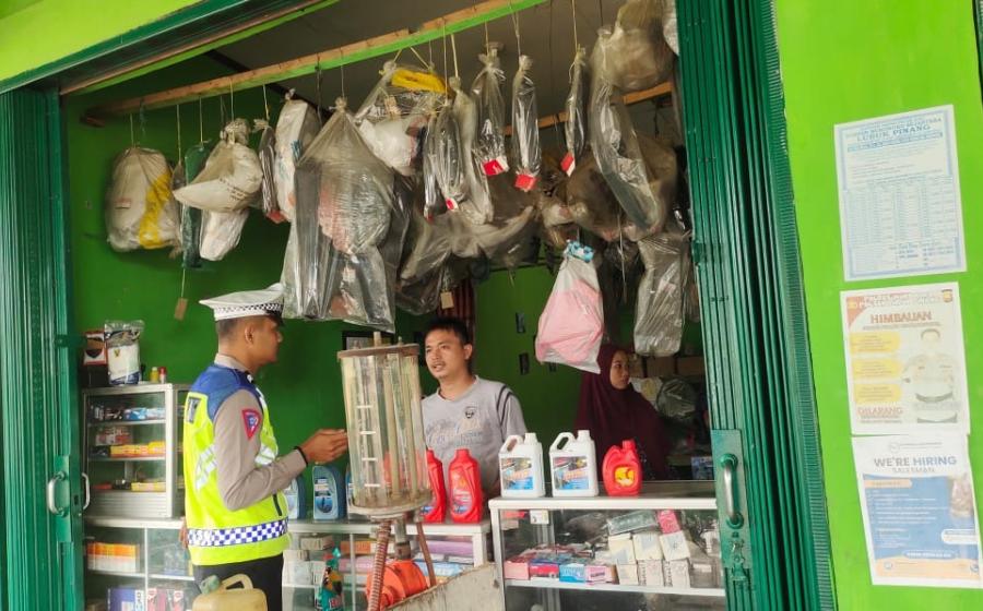 Edukasi Larangan Knalpot yang Tidak Sesuai Spesifikasi Teknis, Sat Lantas Polres Mukomuko Datangi Bengkel Motor