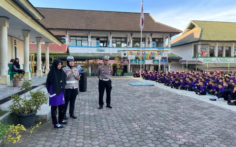 Police Goes To School Sat Lantas Polres Rejang Lebong  Sosialisasi E-Tilang dan Tertib Lalu Lintas 